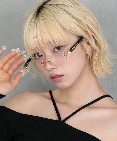 BARELY BLUE（ベアリーブルー）の「【 BARELY BLUE / ベアリーブルー 】 フレーム レス デザイン スクエア 伊達 メガネ（メガネ・レディース・ゴールド/シルバー・FREE）」の2枚目の写真