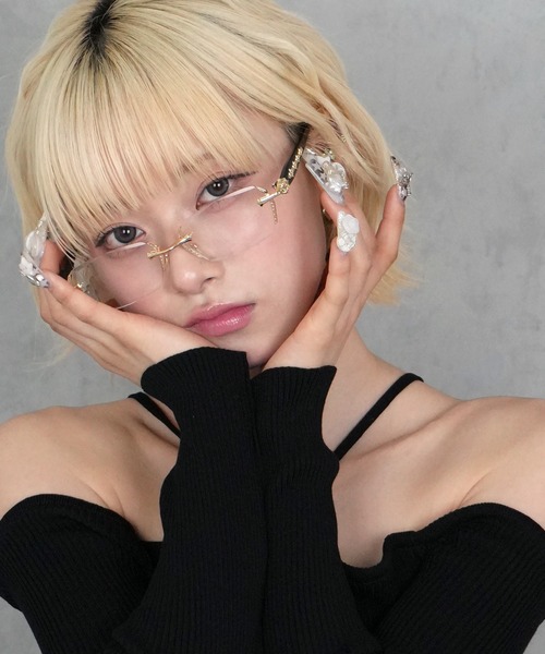 BARELY BLUE（ベアリーブルー）の「【 BARELY BLUE / ベアリーブルー 】 フレーム レス デザイン スクエア 伊達 メガネ（メガネ・レディース・ゴールド/シルバー・FREE）」の9枚目の写真