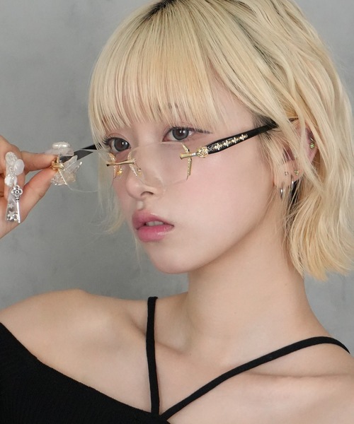 BARELY BLUE（ベアリーブルー）の「【 BARELY BLUE / ベアリーブルー 】 フレーム レス デザイン スクエア 伊達 メガネ（メガネ・レディース・ゴールド/シルバー・FREE）」の11枚目の写真