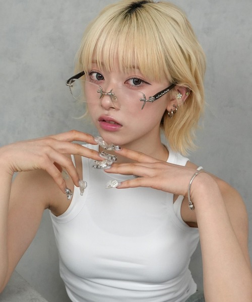 BARELY BLUE（ベアリーブルー）の「【 BARELY BLUE / ベアリーブルー 】 フレーム レス デザイン スクエア 伊達 メガネ（メガネ・レディース・ゴールド/シルバー・FREE）」の7枚目の写真