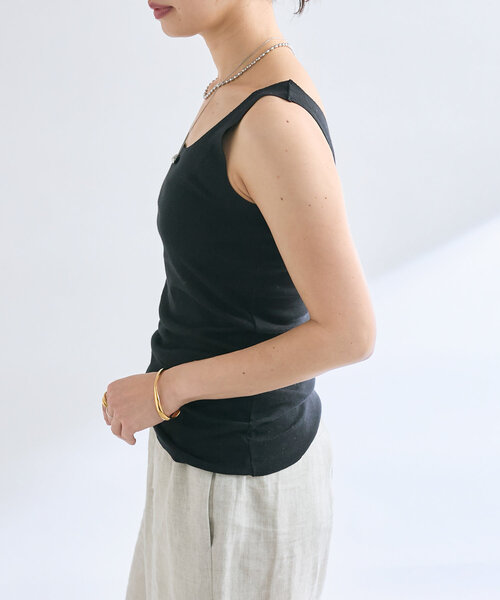 RIVE DROITE(リヴドロワ)の「【新色追加/RIVE DROITE 名品インナー】シームレスタンク(タンクトップ・レディース・ダークグレー/チャコールグレー/ライトグレー/ライトベージュ/ブラック/モカ・FREE)」の12枚目の写真