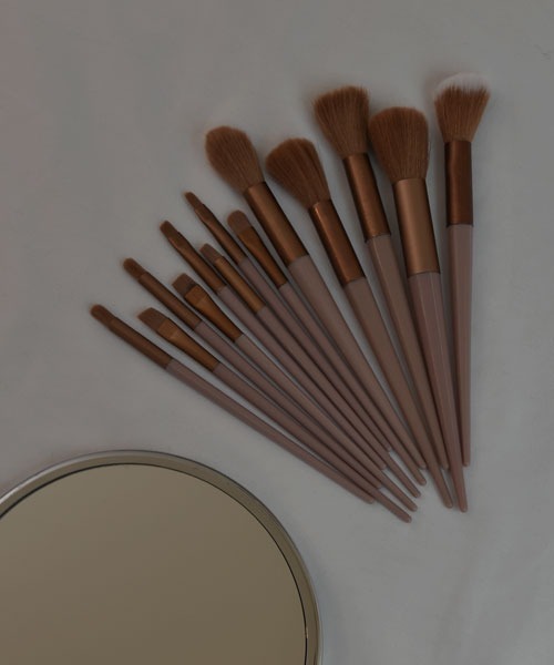 Mayree（メイリー）の「【resonance】ニュアンスカラー メイク ブラシセット【13本セット】(巾着ケース付き)（メイクブラシ・レディース・グリーン系1/ブラウン系1/イエロー系1/パープル系1/ブルー系1・FREE）」の2枚目の写真