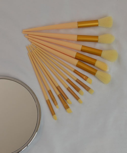 Mayree（メイリー）の「【resonance】ニュアンスカラー メイク ブラシセット【13本セット】(巾着ケース付き)（メイクブラシ・レディース・グリーン系1/ブラウン系1/イエロー系1/パープル系1/ブルー系1・FREE）」の5枚目の写真