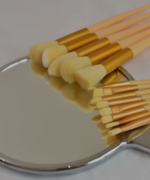 Mayree（メイリー）の「【resonance】ニュアンスカラー メイク ブラシセット【13本セット】(巾着ケース付き)（メイクブラシ・レディース・グリーン系1/ブラウン系1/イエロー系1/パープル系1/ブルー系1・FREE）」の11枚目の写真