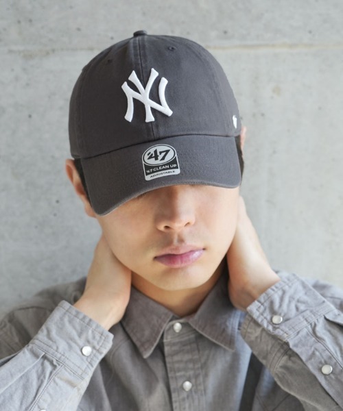 '47（フォーティーセブン）の「【'47】Yankees '47 CLEAN UP ('47 クリーンナップ ニューヨーク・ヤンキース) / 26カラー（キャップ・メンズ・グレー/ブルー系その他3/ブルー系その他4/ホワイト×ブラック/チャコール/ネイビー×ホワイト/ブラック×ホワイト/ブラウン/ベージュ系その他/ベージュ系その他2/ピンク/ブルー系その他2/ブルー系その他5/ブルー系その他6/ナチュラル/ブルー系その他7/ダークグリーン/パープル系その他/パープル系その他2/レッド系その他/モスグリーン/ブルー系その他/グリーン系その他/パープル/グリーン系その他2/ブラック×ブラック・F）」の6枚目の写真