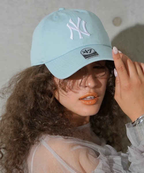 '47（フォーティーセブン）の「【'47】Yankees '47 CLEAN UP ('47 クリーンナップ ニューヨーク・ヤンキース) / 26カラー（キャップ・メンズ・グレー/ブルー系その他3/ブルー系その他4/ホワイト×ブラック/チャコール/ネイビー×ホワイト/ブラック×ホワイト/ブラウン/ベージュ系その他/ベージュ系その他2/ピンク/ブルー系その他2/ブルー系その他5/ブルー系その他6/ナチュラル/ブルー系その他7/ダークグリーン/パープル系その他/パープル系その他2/レッド系その他/モスグリーン/ブルー系その他/グリーン系その他/パープル/グリーン系その他2/ブラック×ブラック・F）」の15枚目の写真