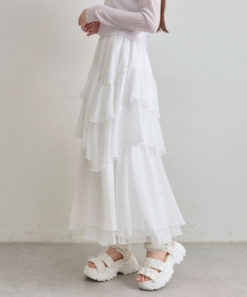 OLIVE des OLIVE（オリーブデオリーブ）の「【360度可愛い】ランダムアシメフリルロングスカート（スカート・レディース・オフホワイト/チャコールグレー・FREE）」の3枚目の写真