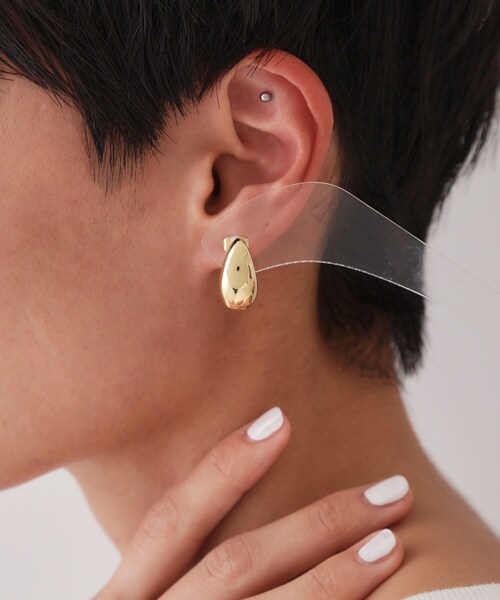 OPAQUE.CLIP(オペークドットクリップ)の「ドロップメタルピアス(ピアス(両耳用)・レディース・シルバー/ゴールド・00)」の6枚目の写真