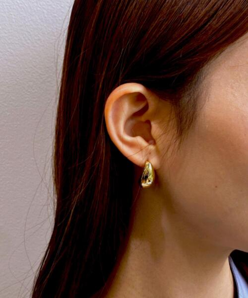 OPAQUE.CLIP(オペークドットクリップ)の「ドロップメタルピアス(ピアス(両耳用)・レディース・シルバー/ゴールド・00)」の8枚目の写真