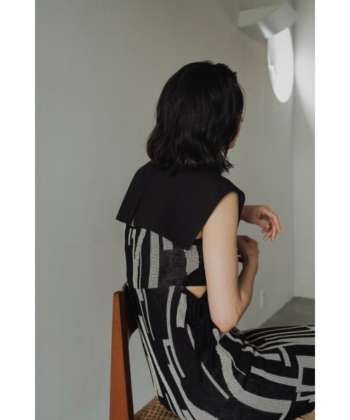 Knuth Marf(クヌースマーフ)の「accent big collar(その他トップス・レディース・ホワイト/ブラック・FREE)」の3枚目の写真