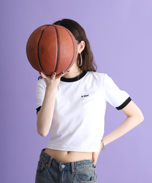 NERDY（ノルディ）の「ブレンク ロゴ  クロップド 半袖 Tシャツ（Tシャツ/カットソー・レディース・ピンク/ブルー/ブラック/パープル・S/SS/M）」の2枚目の写真