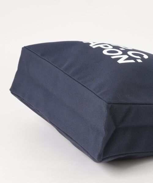 A.P.C.（アーペーセー）の「TOTE LOU DANGO（トートバッグ・メンズ・ダークネイビー・ONESIZE）」の4枚目の写真