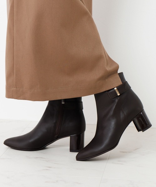 卑弥呼(ヒミコ)の「【卑弥呼】【撥水】5.5cmヒールベルトパーツデザインブーツ/653401(ブーツ・レディース・グレイッシュベージュ/ダークブラウン/ブラック・24.0cm/23.0cm/22.5cm/22.0cm/21.5cm/26.0cm/25.5cm/26.5cm/25.0cm/24.5cm/23.5cm)」の3枚目の写真