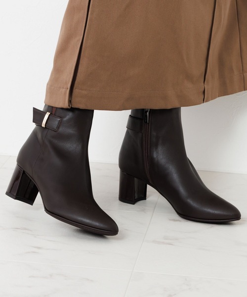 卑弥呼(ヒミコ)の「【卑弥呼】【撥水】5.5cmヒールベルトパーツデザインブーツ/653401(ブーツ・レディース・グレイッシュベージュ/ダークブラウン/ブラック・24.0cm/23.0cm/22.5cm/22.0cm/21.5cm/26.0cm/25.5cm/26.5cm/25.0cm/24.5cm/23.5cm)」の6枚目の写真