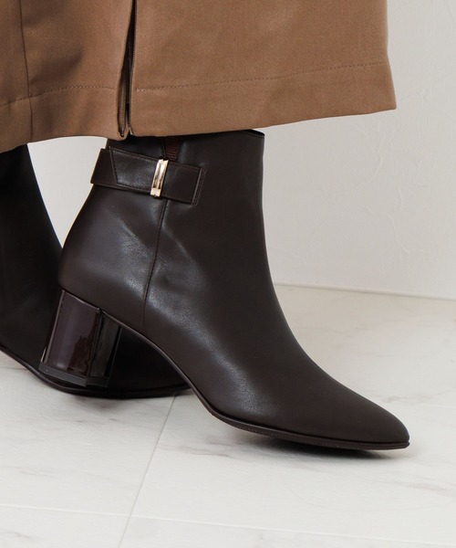 卑弥呼(ヒミコ)の「【卑弥呼】【撥水】5.5cmヒールベルトパーツデザインブーツ/653401(ブーツ・レディース・グレイッシュベージュ/ダークブラウン/ブラック・24.0cm/23.0cm/22.5cm/22.0cm/21.5cm/26.0cm/25.5cm/26.5cm/25.0cm/24.5cm/23.5cm)」の7枚目の写真