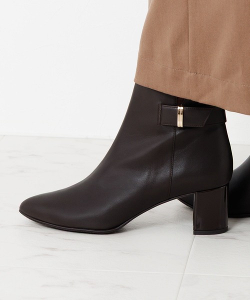 卑弥呼(ヒミコ)の「【卑弥呼】【撥水】5.5cmヒールベルトパーツデザインブーツ/653401(ブーツ・レディース・グレイッシュベージュ/ダークブラウン/ブラック・24.0cm/23.0cm/22.5cm/22.0cm/21.5cm/26.0cm/25.5cm/26.5cm/25.0cm/24.5cm/23.5cm)」の9枚目の写真