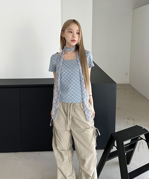 4INT.(フォイント)の「ナイロン ドローストリング サイドシャーリング ピンタック ワイド パンツ(その他パンツ・レディース・ブラック/グレー/ベージュ・FREE)」の18枚目の写真