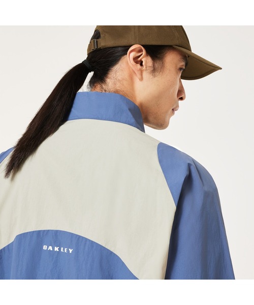 未使用オークリー ELEVATE WIND JACKET リバーシブル Mサイズ OAKLEY（オークリー） ゴルフウェア ブルゾン レディース ELEVATE