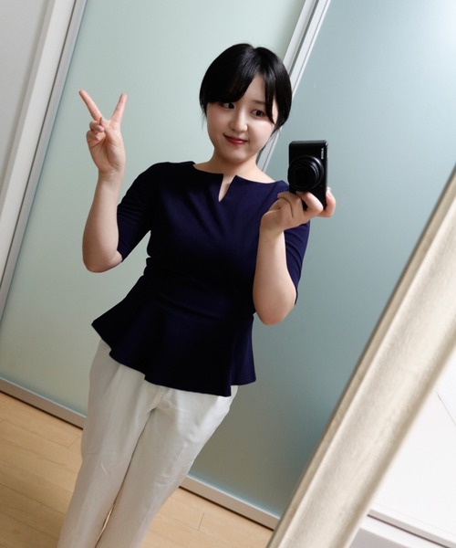 &. NOSTALGIA(アンドドットノスタルジア)の「【ZOZO限定】わきこのコスメ部屋コラボ キーネックペプラムトップス(Tシャツ/カットソー・レディース・ネイビー/チャコールグレー/オフホワイト/グレイッシュベージュ・M)」の8枚目の写真