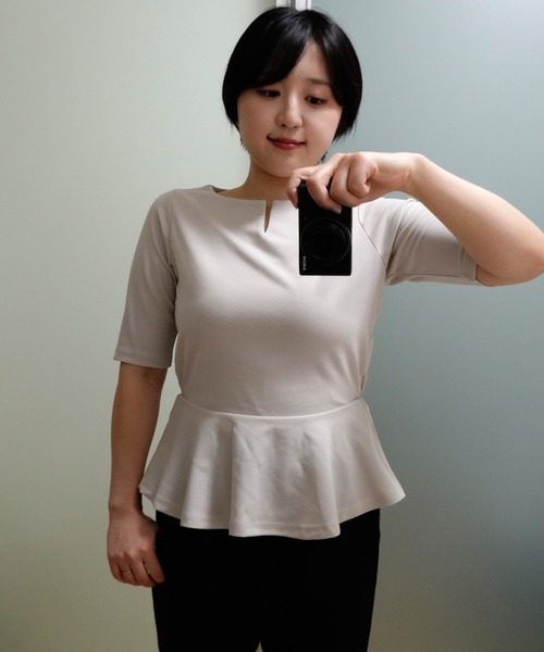 &. NOSTALGIA(アンドドットノスタルジア)の「【ZOZO限定】わきこのコスメ部屋コラボ キーネックペプラムトップス(Tシャツ/カットソー・レディース・ネイビー/チャコールグレー/オフホワイト/グレイッシュベージュ・M)」の14枚目の写真