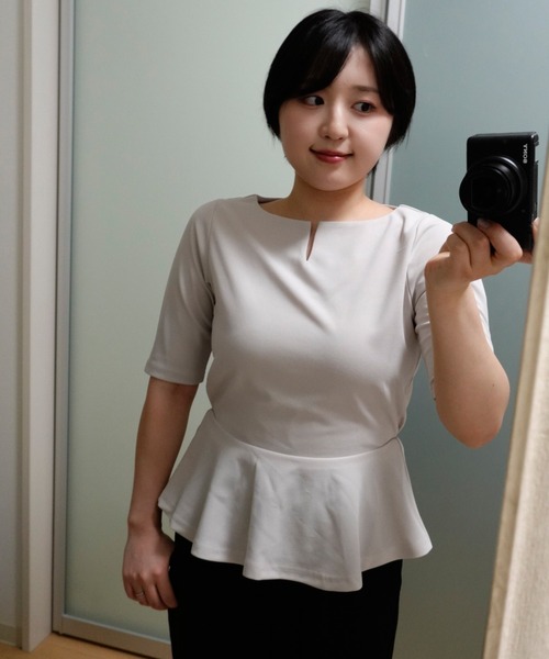 &. NOSTALGIA(アンドドットノスタルジア)の「【ZOZO限定】わきこのコスメ部屋コラボ キーネックペプラムトップス(Tシャツ/カットソー・レディース・ネイビー/チャコールグレー/オフホワイト/グレイッシュベージュ・M)」の15枚目の写真