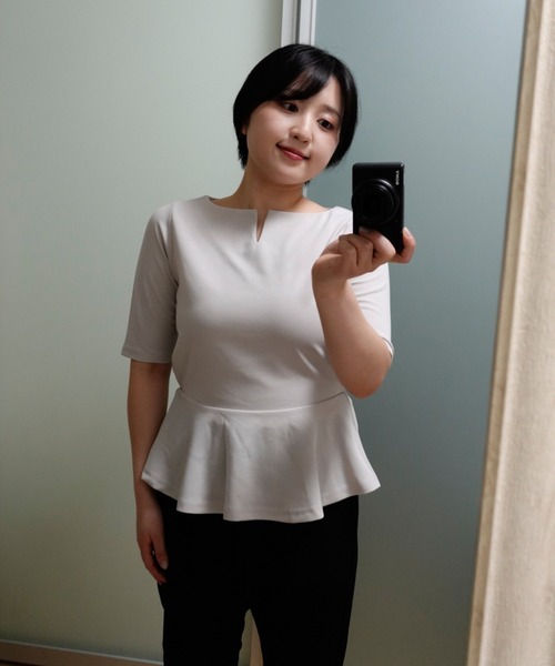 &. NOSTALGIA(アンドドットノスタルジア)の「【ZOZO限定】わきこのコスメ部屋コラボ キーネックペプラムトップス(Tシャツ/カットソー・レディース・ネイビー/チャコールグレー/オフホワイト/グレイッシュベージュ・M)」の16枚目の写真