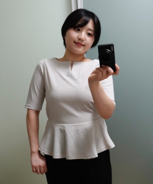 &. NOSTALGIA(アンドドットノスタルジア)の「【ZOZO限定】わきこのコスメ部屋コラボ キーネックペプラムトップス(Tシャツ/カットソー・レディース・ネイビー/チャコールグレー/オフホワイト/グレイッシュベージュ・M)」の17枚目の写真