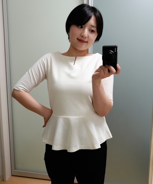 &. NOSTALGIA(アンドドットノスタルジア)の「【ZOZO限定】わきこのコスメ部屋コラボ キーネックペプラムトップス(Tシャツ/カットソー・レディース・ネイビー/チャコールグレー/オフホワイト/グレイッシュベージュ・M)」の18枚目の写真