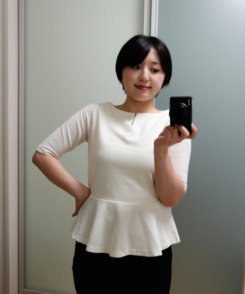 &. NOSTALGIA(アンドドットノスタルジア)の「【ZOZO限定】わきこのコスメ部屋コラボ キーネックペプラムトップス(Tシャツ/カットソー・レディース・ネイビー/チャコールグレー/オフホワイト/グレイッシュベージュ・M)」の19枚目の写真