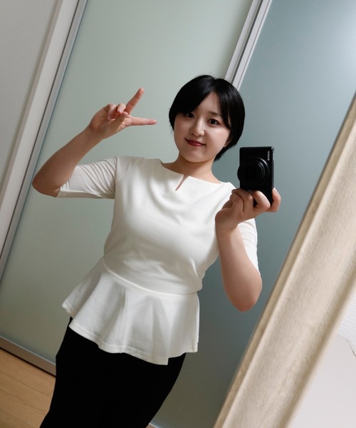 &. NOSTALGIA(アンドドットノスタルジア)の「【ZOZO限定】わきこのコスメ部屋コラボ キーネックペプラムトップス(Tシャツ/カットソー・レディース・ネイビー/チャコールグレー/オフホワイト/グレイッシュベージュ・M)」の20枚目の写真