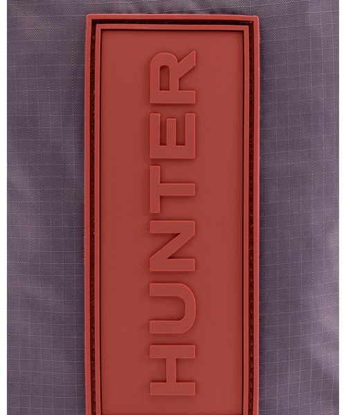 HUNTER(ハンター)の「トラベル リップストップ リサイクル ナイロン フォンポーチ(ボディバッグ/ウエストポーチ・レディース・パープル/ブラック・ONE)」の9枚目の写真
