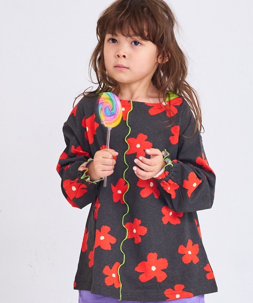 MARKEY'S（マーキーズ）の「総柄フレアスリーブカットソー（Tシャツ/カットソー・キッズ・パープル系その他/ライトグリーン/チャコール・80/90/100/110/120/130/140/150）」の2枚目の写真