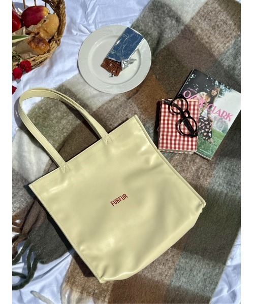 FURFUR（ファーファー）の「【USAGI ONLINE/ZOZOTOWN限定】ファスナー付きキャリーオントートバッグ（トートバッグ・レディース・アイボリー/ブラック/イエロー/レッド/ピンク/ライトブルー/ネイビー/グリーン/ブラウン/ラベンダー・F）」の8枚目の写真