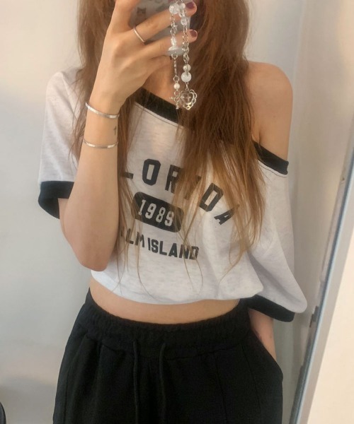NANAHACHI（ナナハチ）の「ボートネック オフショル 半袖トレーナー（Tシャツ/カットソー・レディース・クリーム/ライトグレー/ネイビー・FREE）」の13枚目の写真