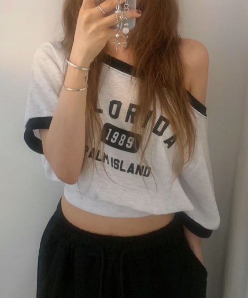 NANAHACHI（ナナハチ）の「ボートネック オフショル 半袖トレーナー（Tシャツ/カットソー・レディース・クリーム/ライトグレー/ネイビー・FREE）」の14枚目の写真