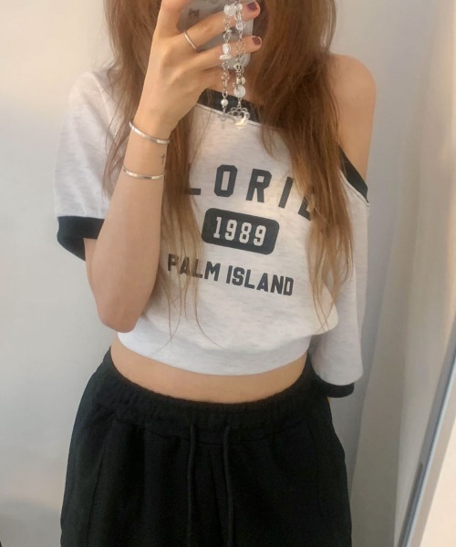 NANAHACHI（ナナハチ）の「ボートネック オフショル 半袖トレーナー（Tシャツ/カットソー・レディース・クリーム/ライトグレー/ネイビー・FREE）」の16枚目の写真