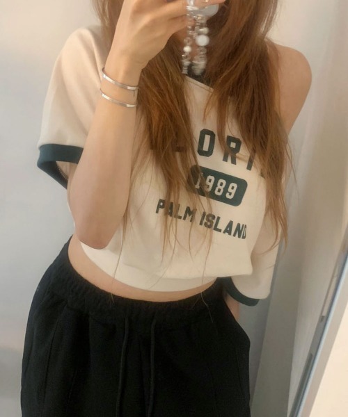 NANAHACHI（ナナハチ）の「ボートネック オフショル 半袖トレーナー（Tシャツ/カットソー・レディース・クリーム/ライトグレー/ネイビー・FREE）」の9枚目の写真