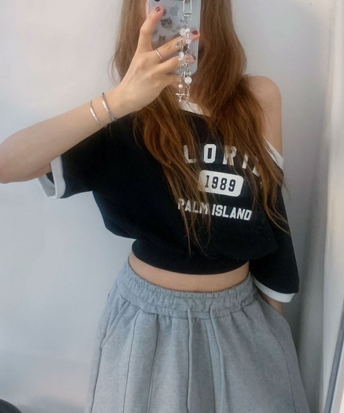 NANAHACHI（ナナハチ）の「ボートネック オフショル 半袖トレーナー（Tシャツ/カットソー・レディース・クリーム/ライトグレー/ネイビー・FREE）」の17枚目の写真
