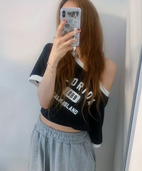 NANAHACHI（ナナハチ）の「ボートネック オフショル 半袖トレーナー（Tシャツ/カットソー・レディース・クリーム/ライトグレー/ネイビー・FREE）」の18枚目の写真