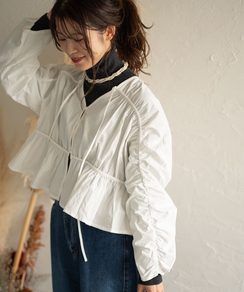 Muffiny(マフィニー)の「フロントリボンギャザーブラウス(シャツ/ブラウス・レディース・オフホワイト/ダークグリーン・FREE)」の5枚目の写真