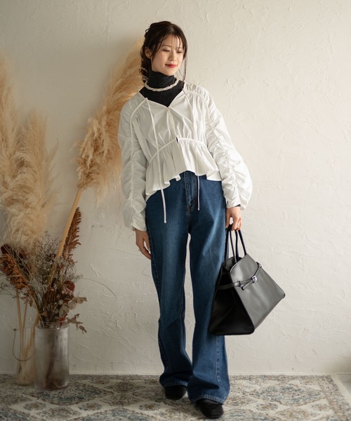 Muffiny(マフィニー)の「フロントリボンギャザーブラウス(シャツ/ブラウス・レディース・オフホワイト/ダークグリーン・FREE)」の12枚目の写真