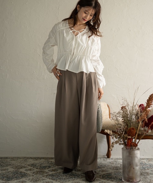 Muffiny(マフィニー)の「フロントリボンギャザーブラウス(シャツ/ブラウス・レディース・オフホワイト/ダークグリーン・FREE)」の22枚目の写真