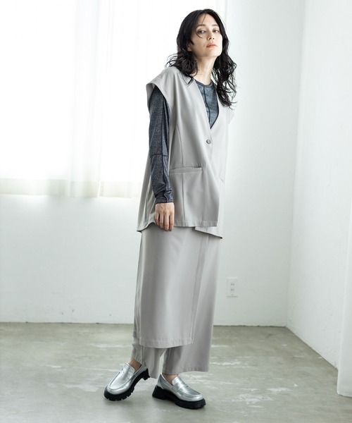 OSMOSIS(オズモーシス)の「バックタックジレ(ベスト・レディース・カーキ/グレイッシュベージュ/ブラック・ONE SIZE)」の5枚目の写真