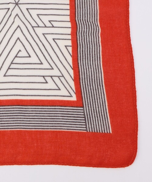 MICO COULIER（ミコクリエ）の「薄手プリントスクエアストール（ストール/ショール・レディース・オレンジ系その他/ブラック系その他・FREE）」の9枚目の写真