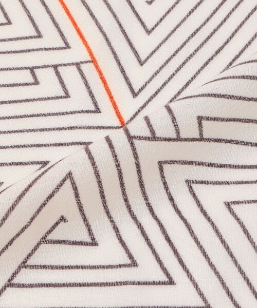 MICO COULIER（ミコクリエ）の「薄手プリントスクエアストール（ストール/ショール・レディース・オレンジ系その他/ブラック系その他・FREE）」の10枚目の写真