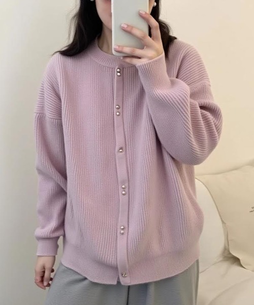 cammie(キャミー)の「ダブルパールライクボタンリブニットカーディガン(カーディガン/ボレロ・レディース・グリーン/ブラック/オフホワイト/ピンク/サックスブルー/ラベンダー・F)」の5枚目の写真