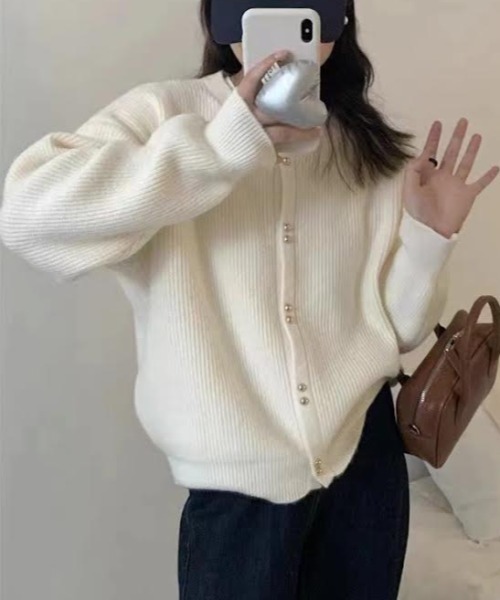 cammie(キャミー)の「ダブルパールライクボタンリブニットカーディガン(カーディガン/ボレロ・レディース・グリーン/ブラック/オフホワイト/ピンク/サックスブルー/ラベンダー・F)」の2枚目の写真