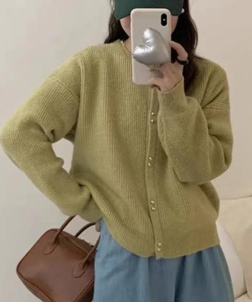 cammie(キャミー)の「ダブルパールライクボタンリブニットカーディガン(カーディガン/ボレロ・レディース・グリーン/ブラック/オフホワイト/ピンク/サックスブルー/ラベンダー・F)」の1枚目の写真