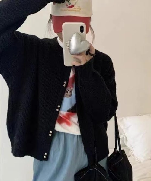 cammie(キャミー)の「ダブルパールライクボタンリブニットカーディガン(カーディガン/ボレロ・レディース・グリーン/ブラック/オフホワイト/ピンク/サックスブルー/ラベンダー・F)」の3枚目の写真