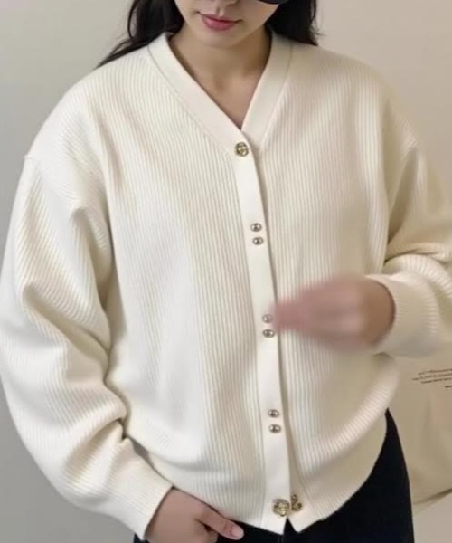 cammie(キャミー)の「ダブルパールライクボタンリブニットカーディガン(カーディガン/ボレロ・レディース・グリーン/ブラック/オフホワイト/ピンク/サックスブルー/ラベンダー・F)」の10枚目の写真